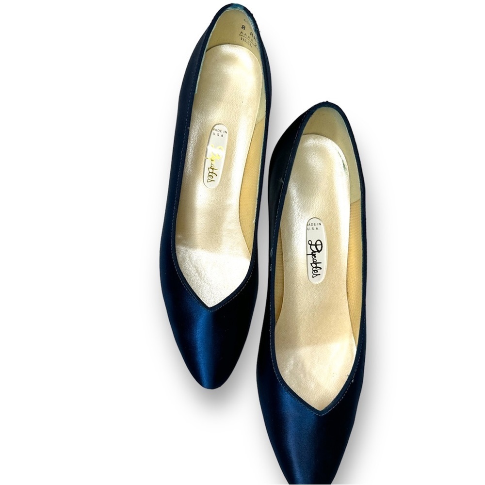 VINTAGE Satin Dyeable Kitten Heels Size 8 excellent condition!